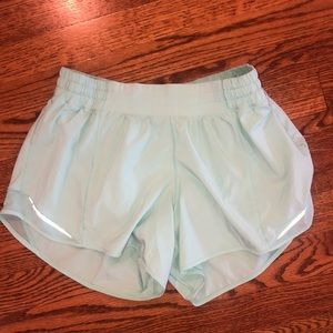 Lululemon hotty hot 2.5’ teal/green shorts. Size 8